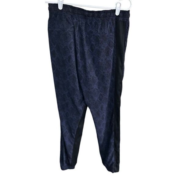Women's Athleta Brooklyn Jogger Blue Python Snake Print Athletic Pants Size 6 - Picture 2 of 7
